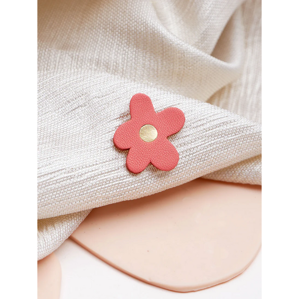 Barcelone - Pin's fleur en cuir rose