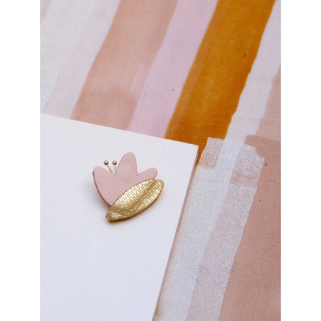 Hana - Pin's en cuir or et rose