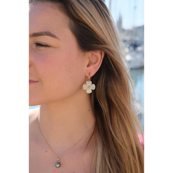 Boucles d'oreilles Créoles Fleur Blanche