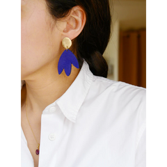 Grandes boucles d'oreilles Bilbao - Cuir bleu Klein et or