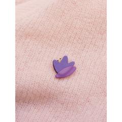Hana - Pin's en cuir violet