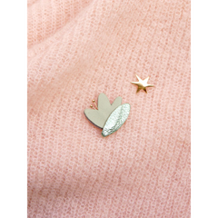 Hana - Pin's en cuir vert amande