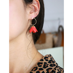 Kyoto - Délicates boucles d'oreilles fleuries en cuir rouge corail et or