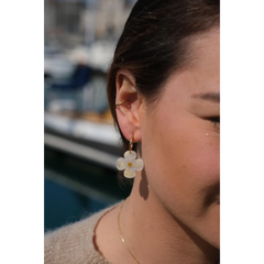 Boucles d'oreilles Créoles Fleur Blanche
