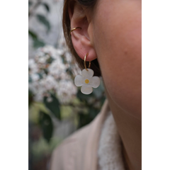 Boucles d'oreilles Créoles Fleur Blanche