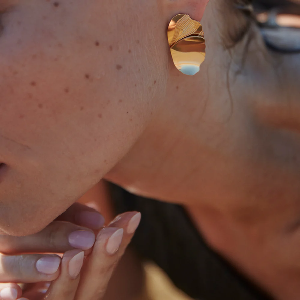 Grandes boucles d'oreille Mouvement