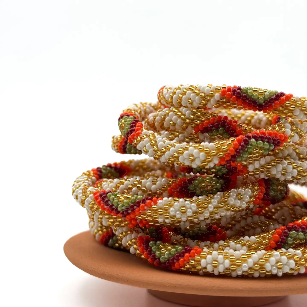Bracelet népalais Blanc, or, orange, bordeaux, vert