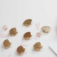 Pin's - Coquillage doré pailleté