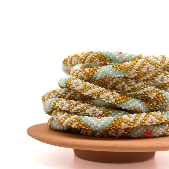 Bracelet népalais Turquoise, doré, blanc, corail